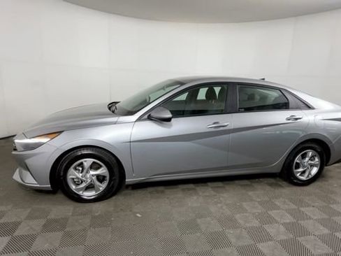 Certified 2023 Hyundai Elantra SE FWD image 10