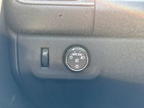 Used 2017 GMC Canyon SLE RWD image 10