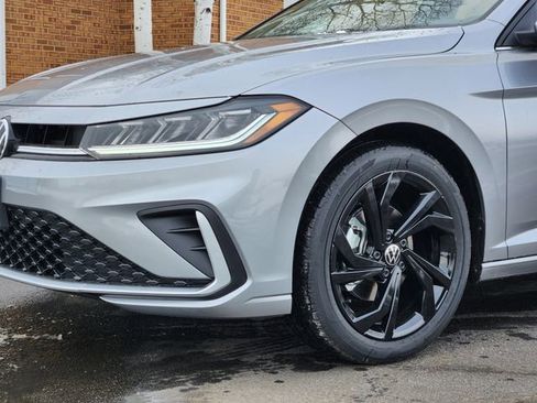 New 2026 Volkswagen Jetta SE image 8