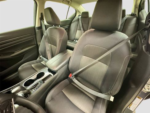 Used 2024 Nissan Altima 2.5 SV FWD image 19