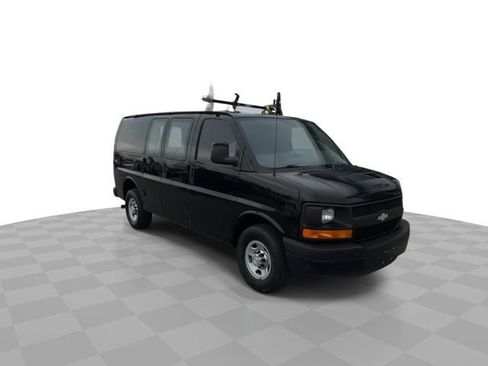 Used 2015 Chevrolet Express 2500 RWD image 2