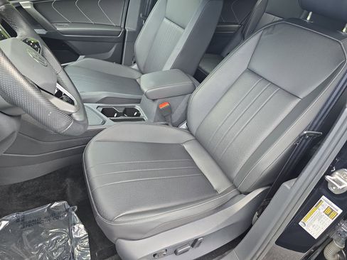 Certified 2023 Volkswagen Tiguan SE R-Line FWD image 15