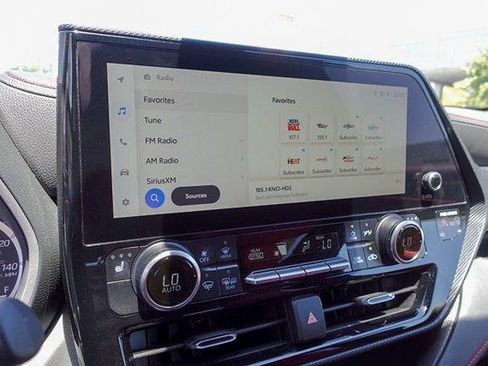 Used 2023 Toyota Highlander XSE AWD/4WD image 19