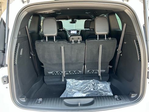 New 2025 Chrysler Voyager LX image 7