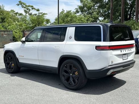 Used 2024 Rivian R1S Adventure AWD/4WD image 29