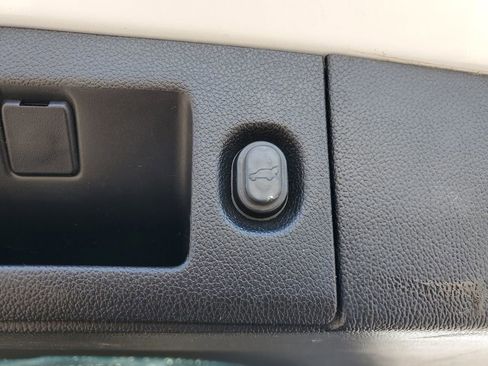 Used 2016 Cadillac Escalade ESV Luxury image 16