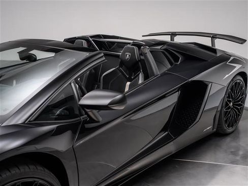 Used 2017 Lamborghini Aventador LP 750-4 Superveloce image 22