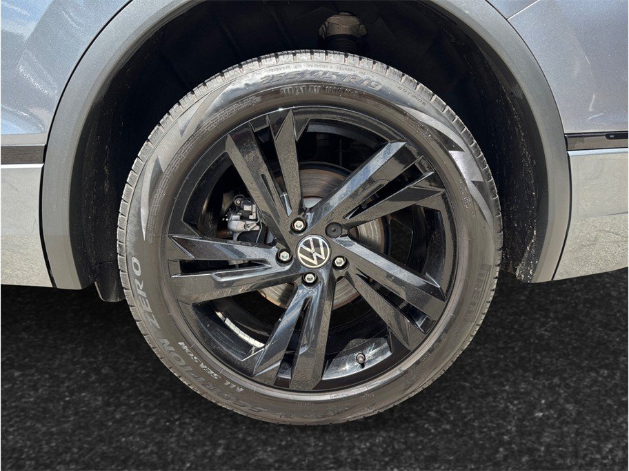 Used 2023 Volkswagen Tiguan SE R-Line FWD image 15