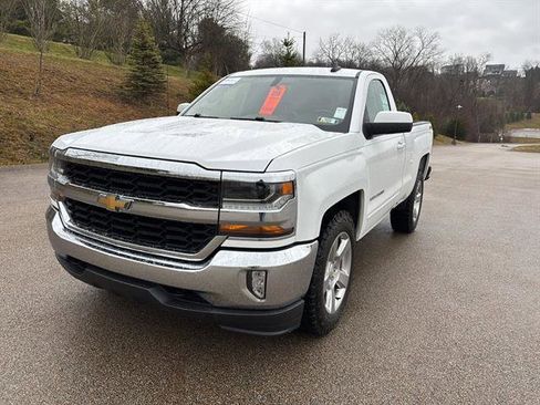 Used 2018 Chevrolet Silverado 1500 LT w/ LT Convenience Package image 8