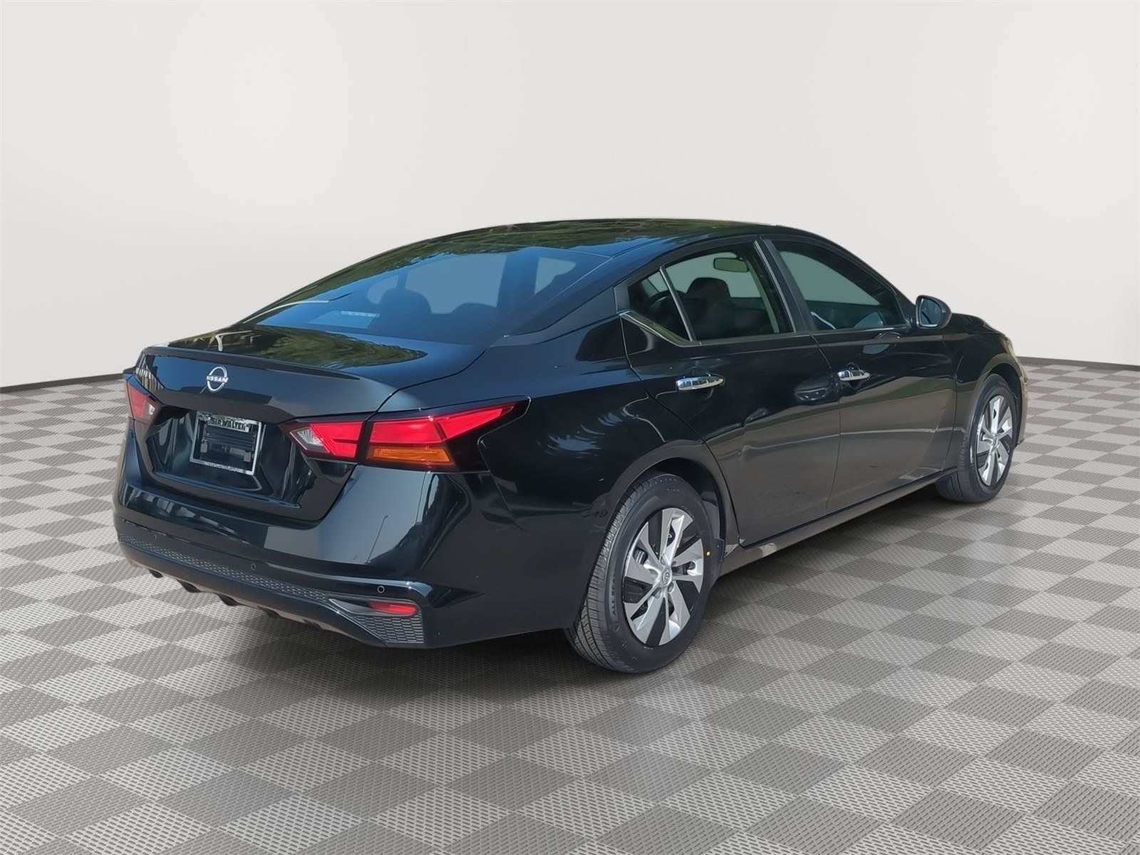 Used 2024 Nissan Altima 2.5 S FWD image 9
