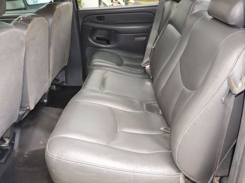 Used 2007 Chevrolet Silverado 2500 W/T w/ Heavy-Duty Power Package image 19