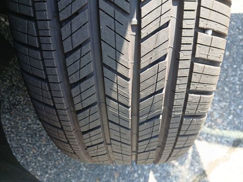 New 2025 Volkswagen Taos SEL image 28