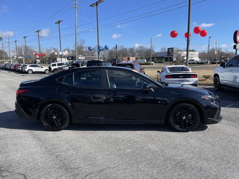 Used 2025 Toyota Camry SE image 2