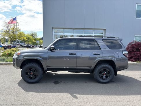 Used 2019 Toyota 4Runner SR5 Premium AWD/4WD image 2
