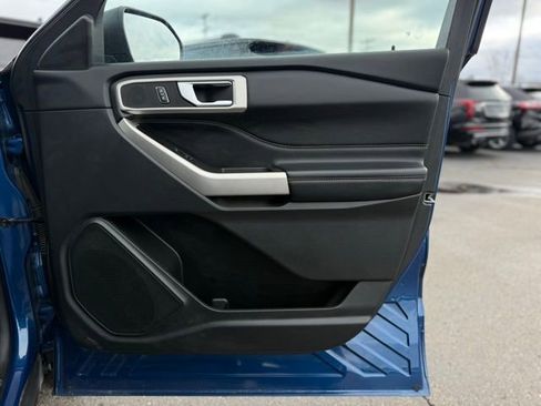 Used 2022 Ford Explorer XLT w/ Equipment Group 202A image 18