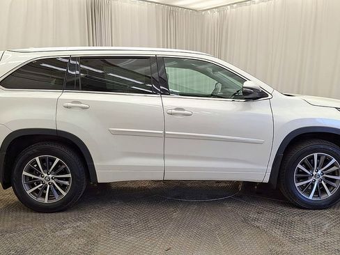 Used 2018 Toyota Highlander XLE image 4