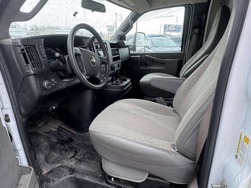 Used 2023 Chevrolet Express 3500 3500 2dr 159 in. WB Cutaway w/ Power Convenience Package image 7