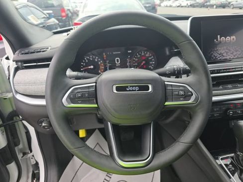 Used 2025 Jeep Compass Latitude w/ Sun & Sound Group AWD/4WD image 11