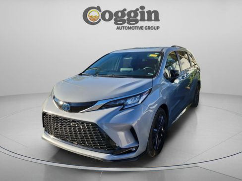 Certified 2024 Toyota Sienna XSE w/ XSE Premium Package image 1