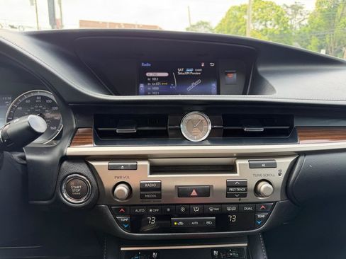 Used 2016 Lexus ES 350 w/ Premium Package w/Wood Trim FWD image 17