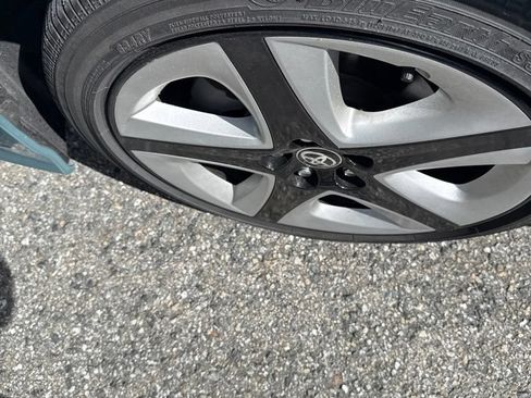 Used 2017 Toyota Prius Three Touring FWD image 6