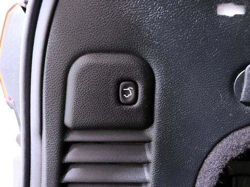 Used 2017 Jeep Grand Cherokee Altitude RWD image 11