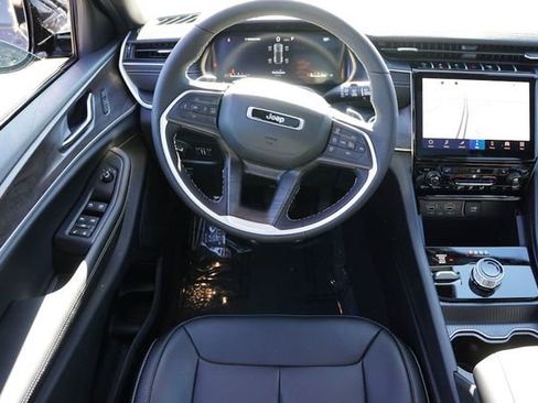 New 2025 Jeep Grand Cherokee Limited image 14