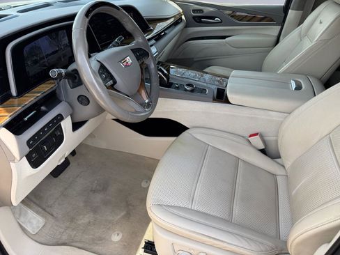 Used 2022 Cadillac Escalade Premium Luxury Platinum image 12