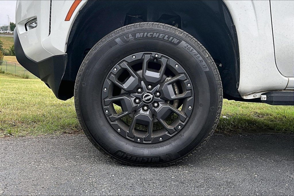 Used 2022 Nissan Frontier SV w/ SV Premium Package AWD/4WD image 2