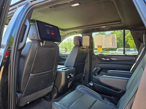 Used 2023 GMC Yukon Denali w/ Advanced Technology Package AWD/4WD image 13