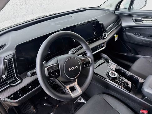 Used 2023 Kia Sportage LX AWD/4WD image 9