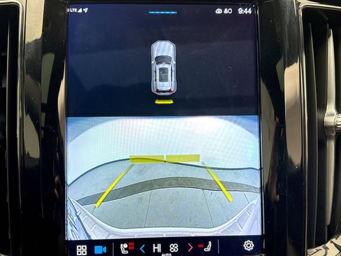 Used 2023 Volvo XC60 T8 Ultimate w/ Climate Package image 11