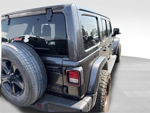 Used 2019 Jeep Wrangler Unlimited Sahara AWD/4WD image 8