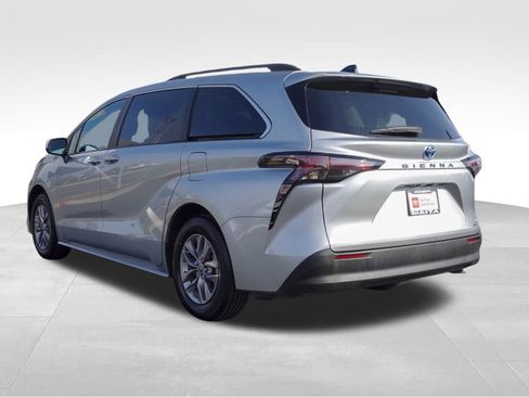Certified 2024 Toyota Sienna LE image 6