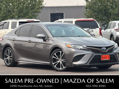 Used 2020 Toyota Camry SE w/ Sunroof Package