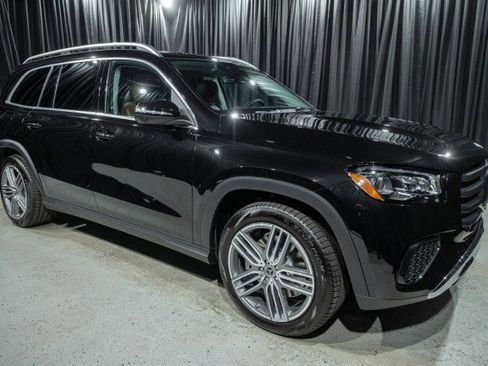 New 2026 Mercedes-Benz GLS 450 4MATIC image 3