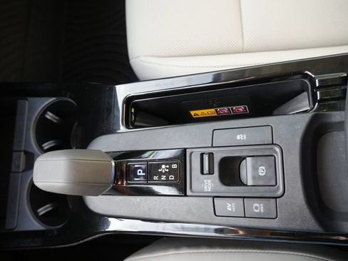 Used 2024 Toyota Prius XLE FWD image 37