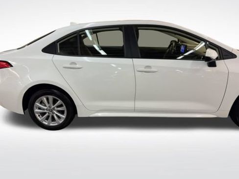Used 2024 Toyota Corolla LE w/ LE Convenience Package FWD image 10