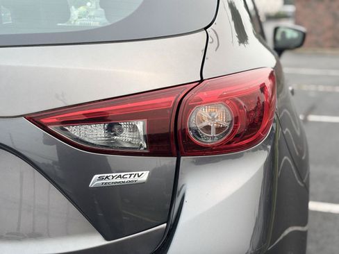 Used 2018 MAZDA MAZDA3 Grand Touring w/ Premium Equipment Package FWD image 10
