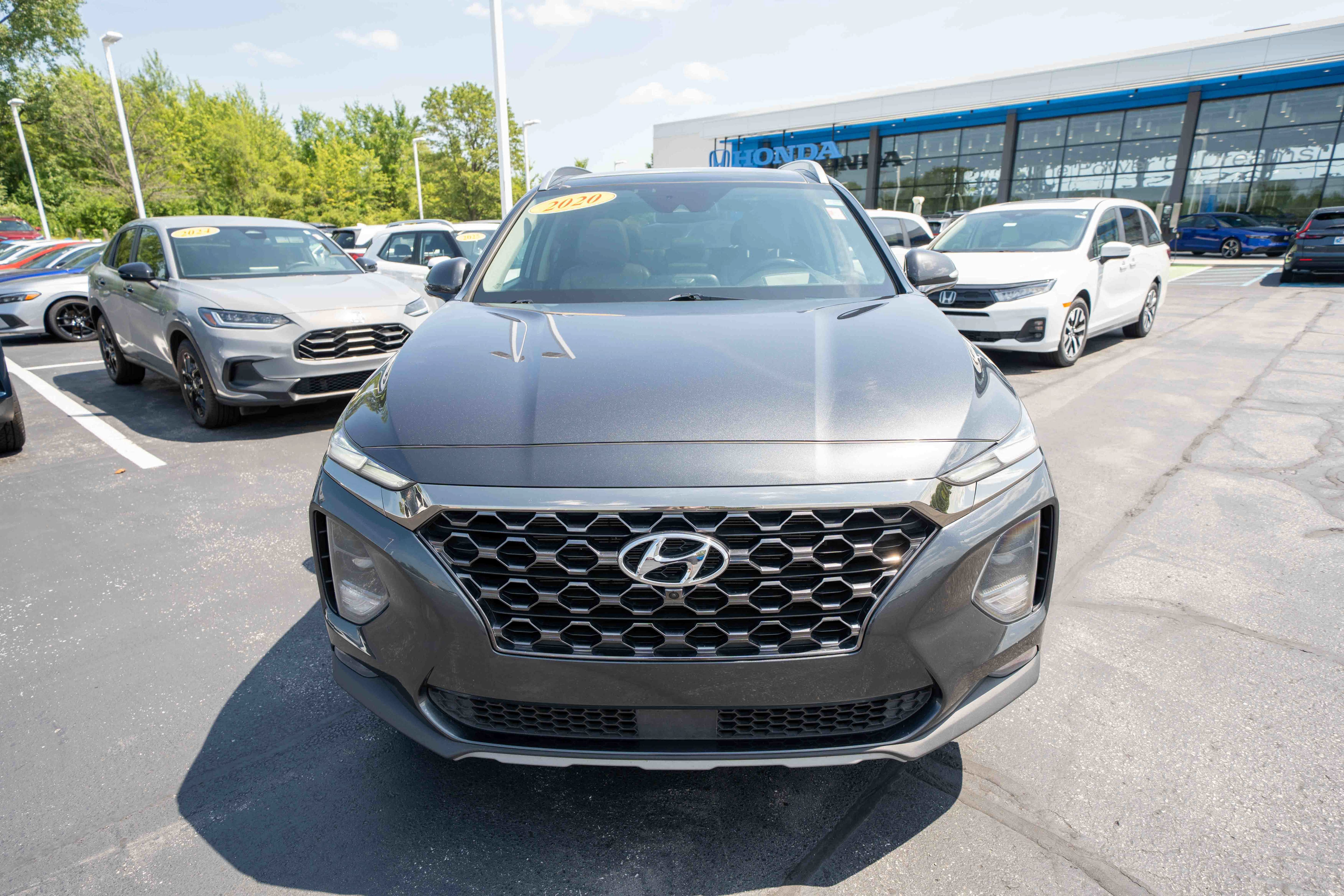 Used 2020 Hyundai Santa Fe Limited AWD/4WD image 2