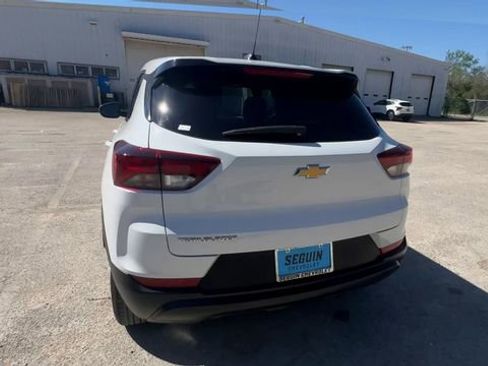 Used 2024 Chevrolet TrailBlazer LS w/ LS Convenience Package image 7