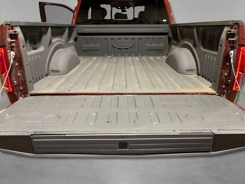 Used 2017 Ford F150 XLT w/ Equipment Group 302A Luxury image 9