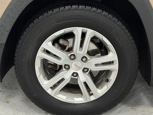 Used 2018 GMC Terrain SLE w/ Driver Convenience Package image 8