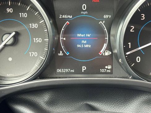 Used 2017 Jaguar XE Premium RWD image 23