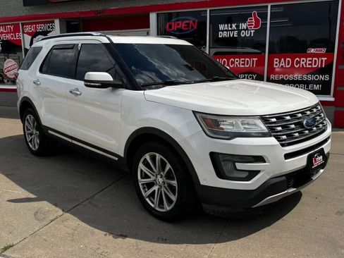 Used 2016 Ford Explorer Limited w/ Equipment Group 301A AWD/4WD image 3