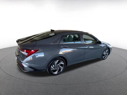 Used 2025 Hyundai Elantra SEL image 17