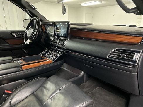Used 2018 Lincoln Navigator Reserve w/ Technology Package image 30