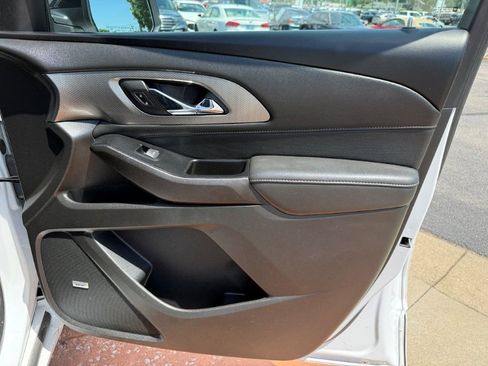 Used 2023 Chevrolet Traverse Premier AWD/4WD image 23