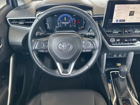 Used 2023 Toyota Corolla Cross XLE w/ Convenience Package FWD image 13