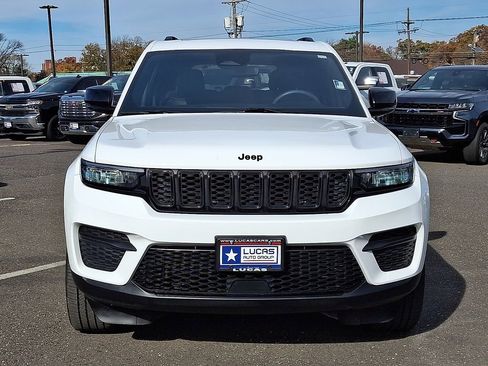 Used 2023 Jeep Grand Cherokee Altitude AWD/4WD image 4